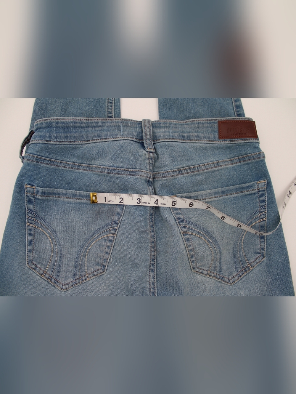 Hollister Light Wash Distressed Skinny Jeans Cutout Knees Size 6R - Picture 5 of 7